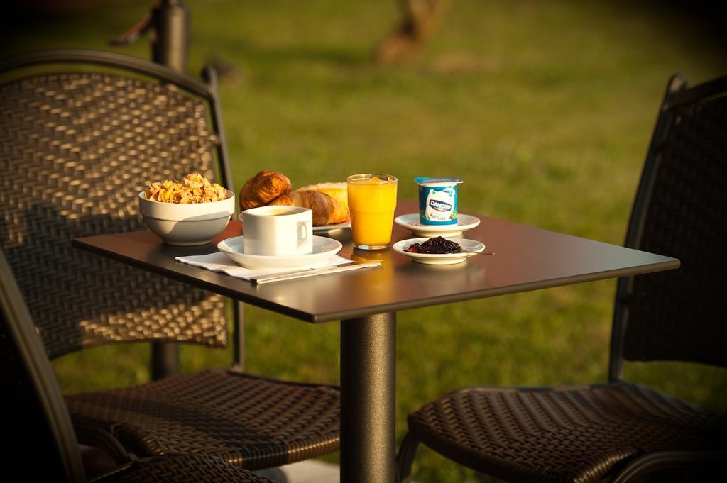 Hotel Eurocentre 2* Toulouse Nord Кастельно-д’Эстретефон Экстерьер фото
